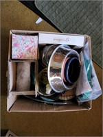 LOT OF ASSORTED HOUSEHOLD ACCESSORIES &