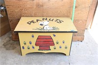 Peanuts toy box