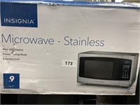 Insignia .9 cu ft microwave