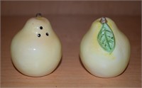 (BS) Vintage Enesco Pear Shakers