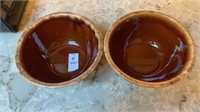 Lot of two brown Hull bowls