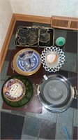 Lot of assorted decorated trays