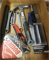 TRAY OF ASSORTED HAND TOOLS