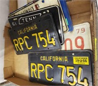 TRAY OF VINTAGE LICENSE PLATES