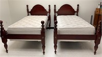 Craftique Twin Mahogany Bed Pair Set