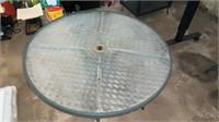 Round glass top patio table 35” dia