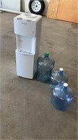 Frigidaire Water Dispenser w/3 Jugs-tested
