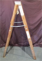 5'  Wood Ladder