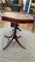 Wooden entryway table 29’’ tall 2’x2’ tabletop
