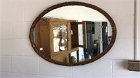 Oval mirror in gilded frame 38x26.