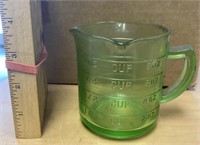 Vintage Green Glass Kelloggs Measuring Cup