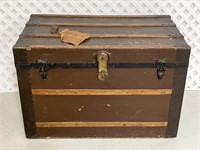 Antique trunk w/ American Railway Express Co tag