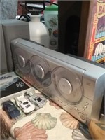 Emerson triple play CD changer with speakers