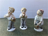 (3) Figurines
