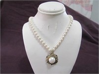 Pearl Necklace 9" Pearl & Gold Pendant