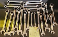 R - LOT OF WRENCHES (L18)