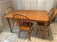 Modern dining table & 3 chairs (hidden leaf)