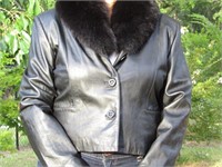 Black Leather Bolero e/Detaable Black Fox Collar