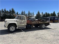 1977 Ford F600 Rollback S/A Flatbed Truck