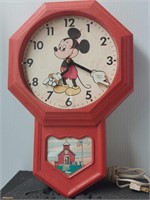 WALT DISNEY PRODUCTION WALL CLOCK ELECTRIC Mickey
