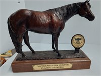 Horse trophy heavy like bronze, can be taken off
