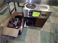 Bunn Pour Omatic Coffee Machine & Pots