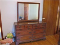 Bassett Dresser w/ Mirror