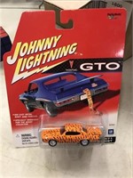 NIP Johnny Lighting 71 GTO 2001