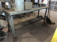 Metal Work Bench With Bench Vise