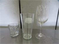 4 BOXES ASSORTED GLASSWARE - VARIOUS STYLES