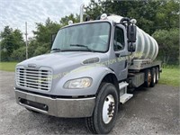 2004 FREIGHTLINER BUSINESS CLASS M2 W/ 5000 GAL ST