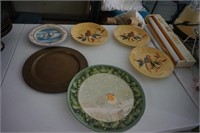 Table lot of Decorative Plates