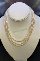 Genuine pearl necklace with three strands