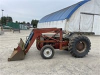 Ford 861 Tractor w/ Loader