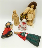 5 Souvenir Dolls