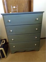 Wood Chest of Drawers, painted, 4 drawer