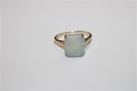 Vintage 14k yellow gold Opal Ring featuring