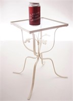 Petite table vintage en métal, hauteur : 16.5''