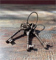 Set of 3 cast iron ornate keys 5.5" long