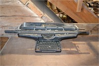 Underwood 26 long carriage Typewriter
