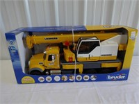 1/16 Scale Mack Truck w/Liebherr Crane Lift