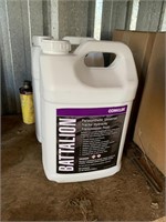 2 - 2.5 GALLON CONTAINERS CONKLIN HYDRAULIC FLUID