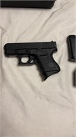 Glock 27 40cal  sub compact with extra clip