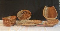 5 small whicker baskets