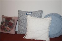 4 Decorative Pillows Assorted Sizes and Colors