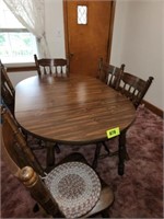 OVAL WOOD DINING TABLE W/ 2 BOARDS & CHAIRS