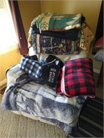 Blankets, Throws, Pillows, & Weighted Blanket
