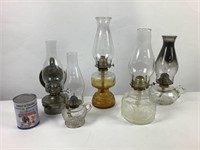 4 lampes à huile en verre et 1 en métal