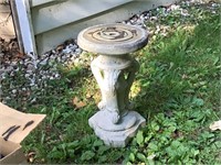 CONCRETE PEDESTAL BASE / LAWN / GARDEN ORNAMENT