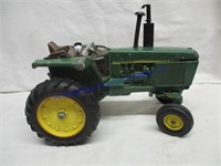 TOY JD TRACTOR